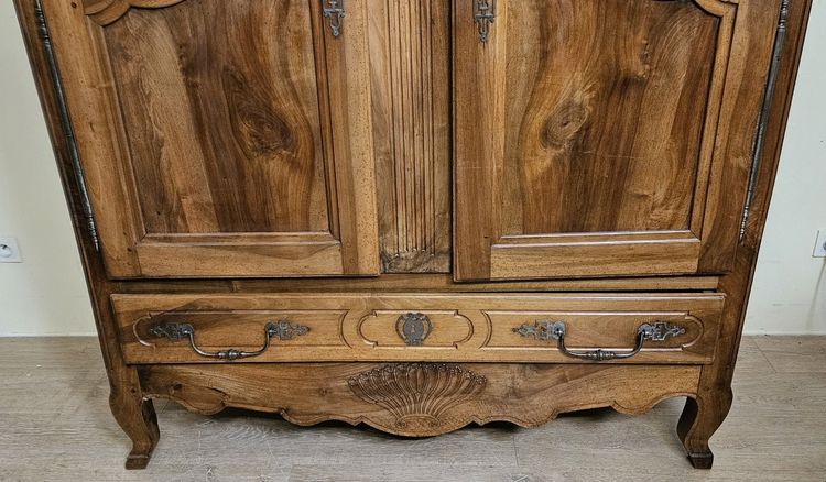 Armoire « de Sennecey » – époque Louis XV / XVIIIe - noyer massif  