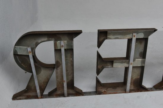             Schild für eine Juweliergeschäft-Frontseite Um 1950