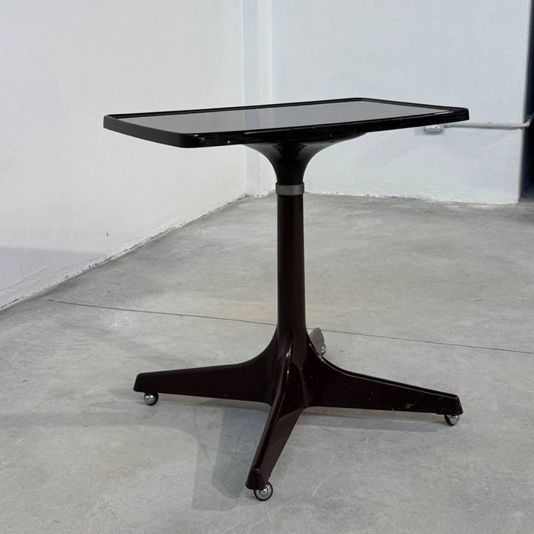 Table basse trolley produite par Kastilia