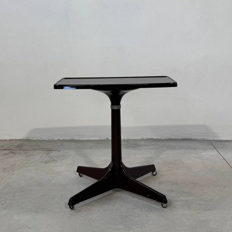 Table basse trolley produite par Kastilia