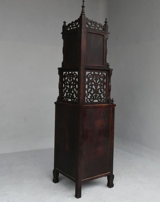             Coppia di cassapanche angolari intagliate in stile Art Nouveau 1900 circa