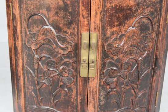             Coppia di cassapanche angolari intagliate in stile Art Nouveau 1900 circa