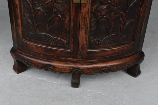             Coppia di cassapanche angolari intagliate in stile Art Nouveau 1900 circa