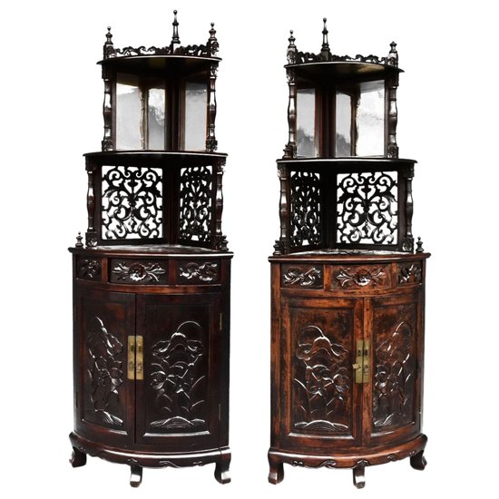             Coppia di cassapanche angolari intagliate in stile Art Nouveau 1900 circa