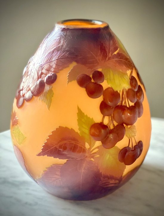 Soufflé Gallé Aux Cerises Vase Jugendstil