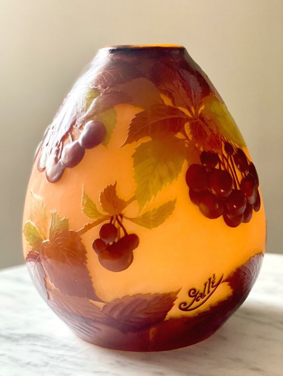 Soufflé Gallé Aux Cerises Vase Jugendstil