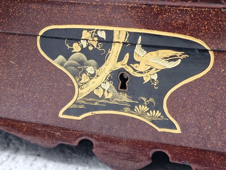 Large Japanese lacquer jewelry box by Houzelot, Passage Jouffroy, Paris