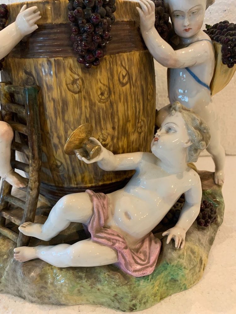 Gruppo in porcellana policroma "Putti Mietitori" XX secolo