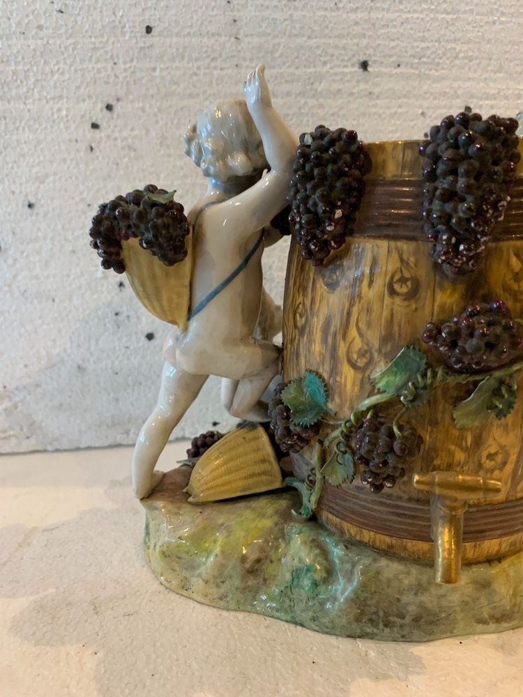 Gruppo in porcellana policroma "Putti Mietitori" XX secolo