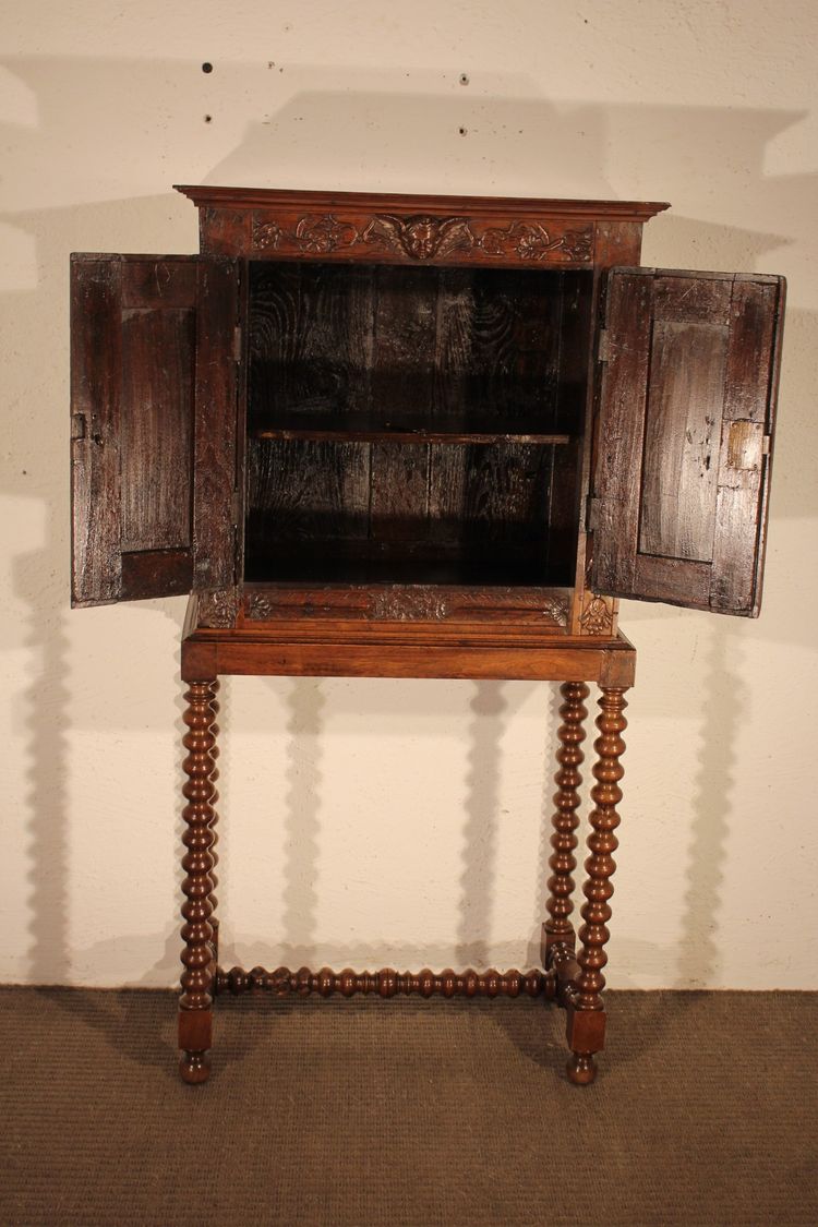 Kleines Renaissance-Möbelstück