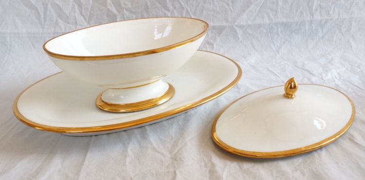 White and gold Sèvres porcelain gravy boat, early 19th century - 1820 - signed