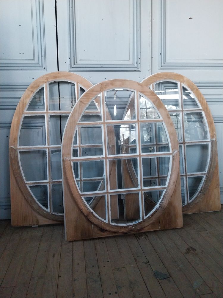 Ensemble de trois œils-de-bœuf anciens en châtaignier
