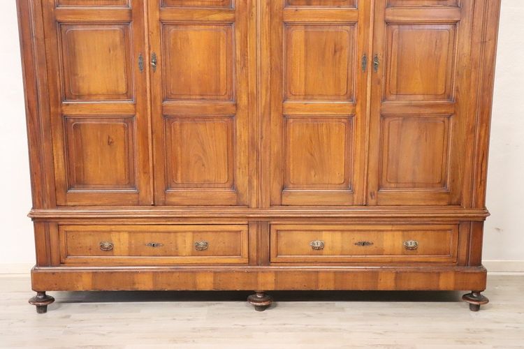 Very large 4 doors waedrobe in solid walnut, Italy Mid 19th century