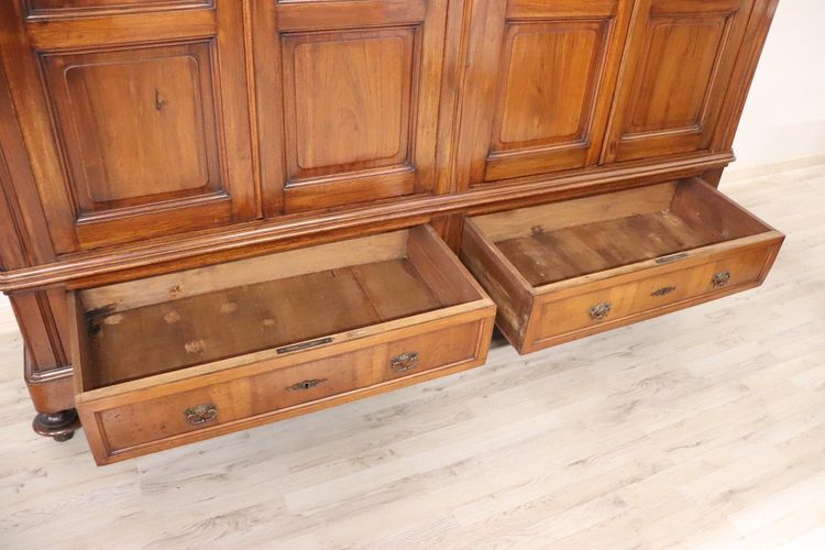Very large 4 doors waedrobe in solid walnut, Italy Mid 19th century