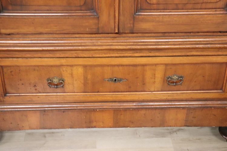 Very large 4 doors waedrobe in solid walnut, Italy Mid 19th century