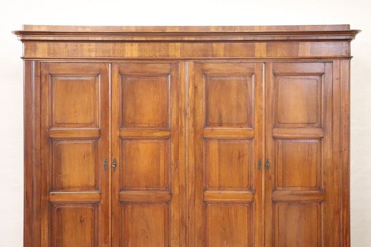 Very large 4 doors waedrobe in solid walnut, Italy Mid 19th century