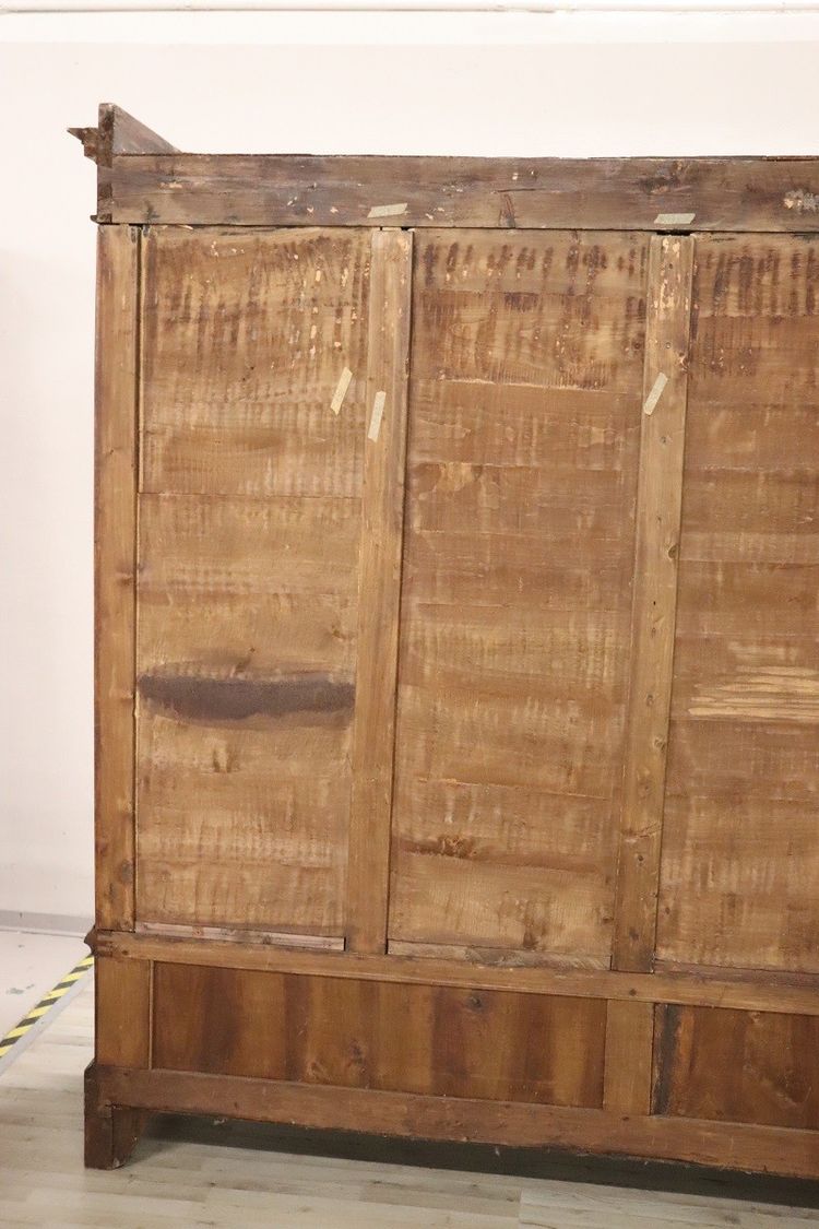 Very large 4 doors waedrobe in solid walnut, Italy Mid 19th century