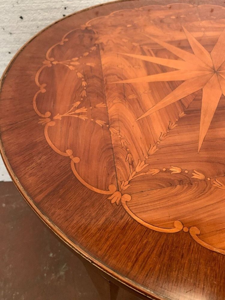 Tavolo con piedistallo impiallacciato in palissandro del XX secolo stile Luigi XVI