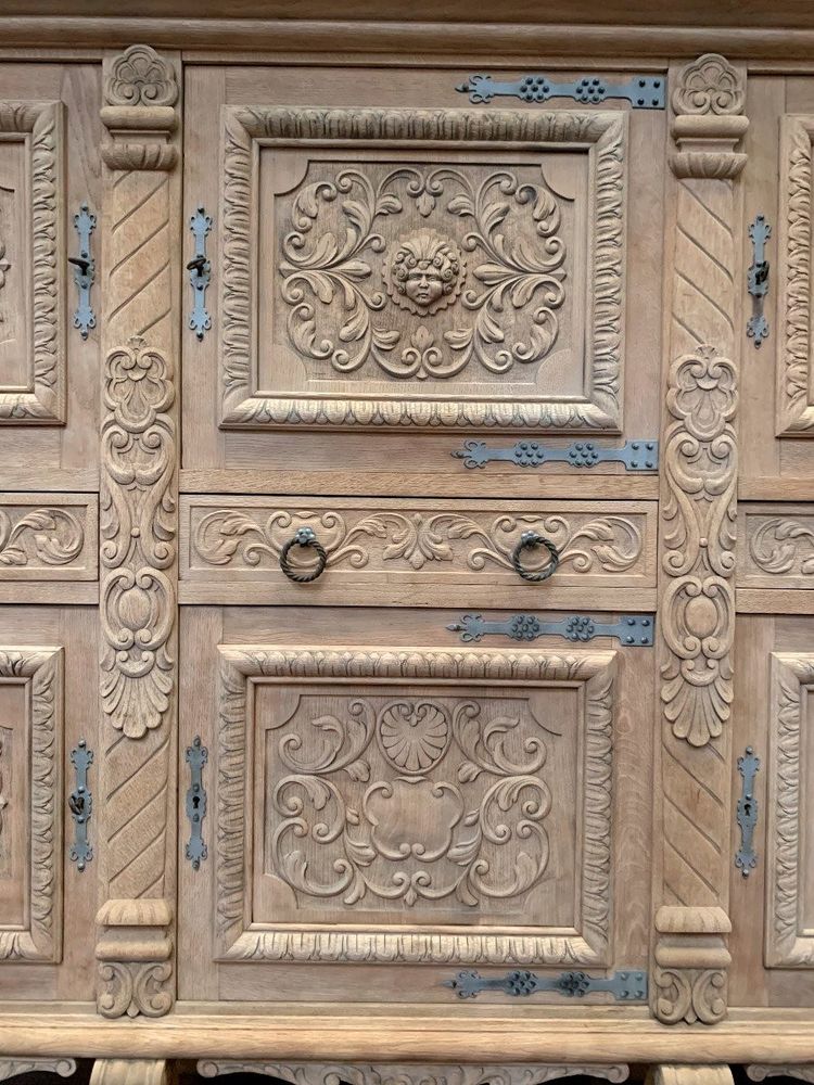 Anrichte Im Renaissance-Stil Aus Massiver Eiche XX Jahrhundert