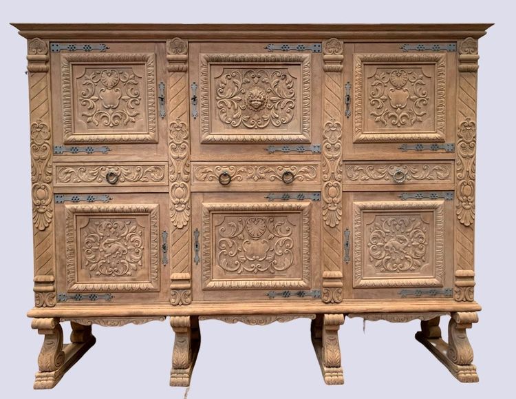 Anrichte Im Renaissance-Stil Aus Massiver Eiche XX Jahrhundert
