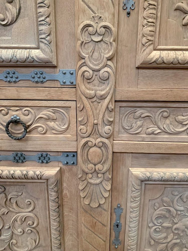 Anrichte Im Renaissance-Stil Aus Massiver Eiche XX Jahrhundert