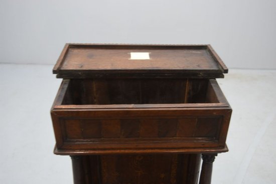Italian Oratory Oratory in walnut from the 16th century