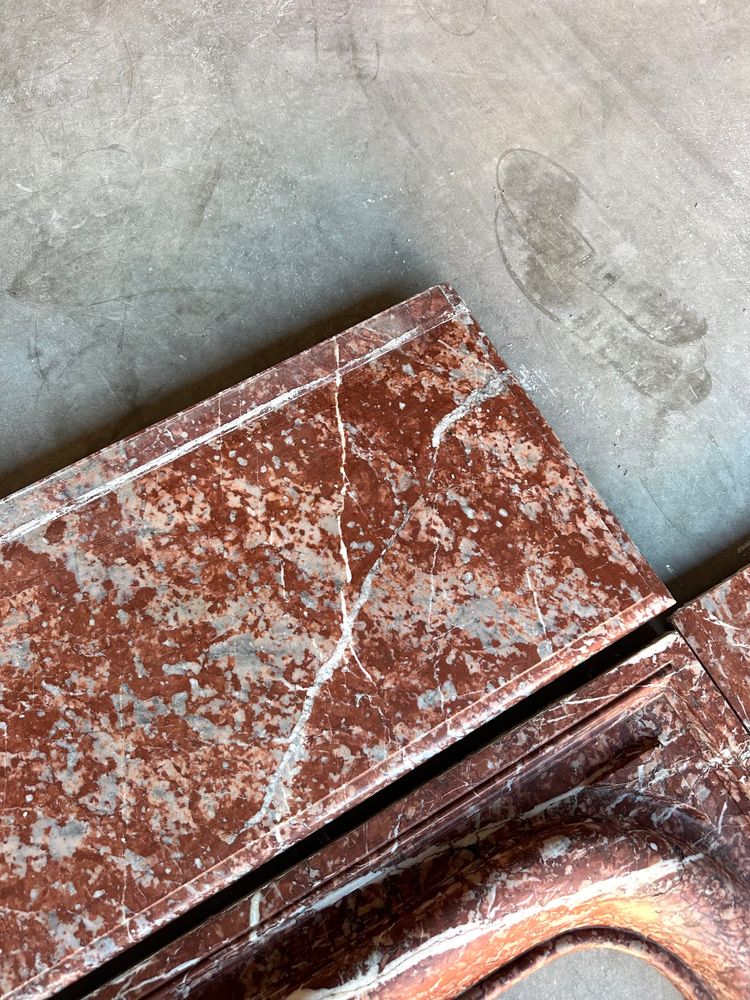 Kamin im Stil Ludwig XIV. aus rotem Marmor Ende des 19.