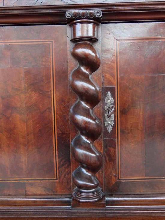 Two Decreasing Bodies of the XVIIth Century In Walnut And Walnut Veneer