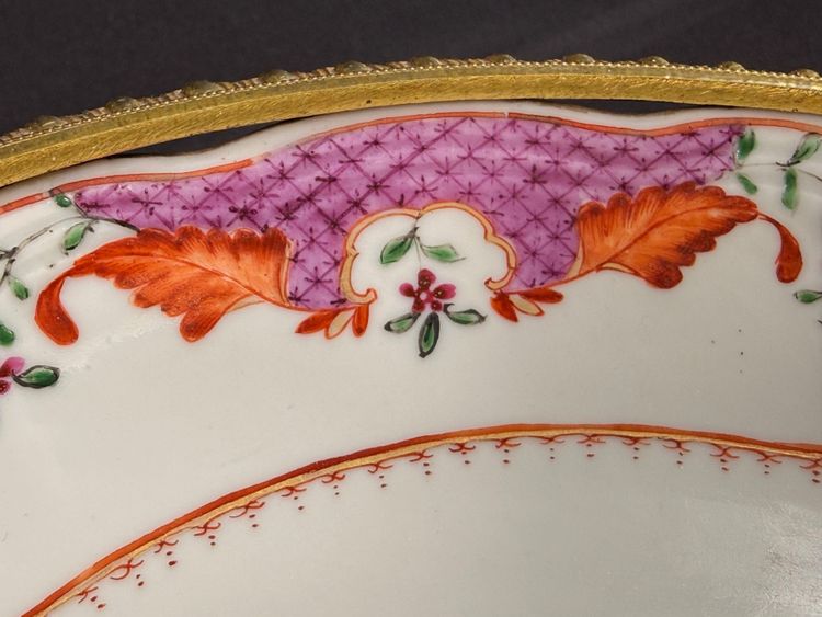 Magnificent porcelain bowl mounted on a bronze base in the Sèvres style.