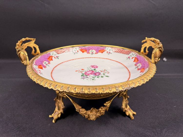 Magnificent porcelain bowl mounted on a bronze base in the Sèvres style.