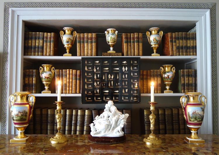 Sèvres : scène galante du XVIIIe siècle - la leçon de flûte, groupe en biscuit - signé