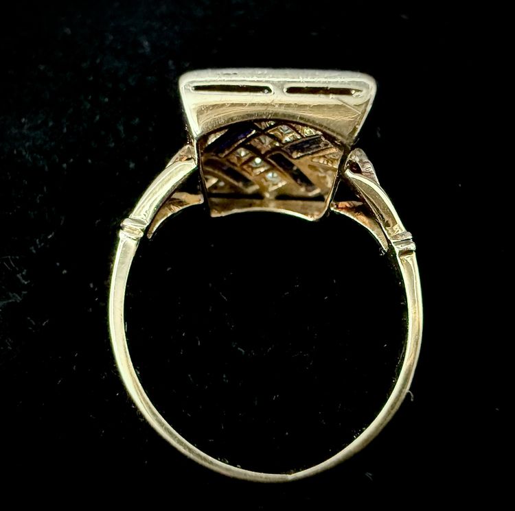 Bague Art Déco sertie de saphirs et brillants