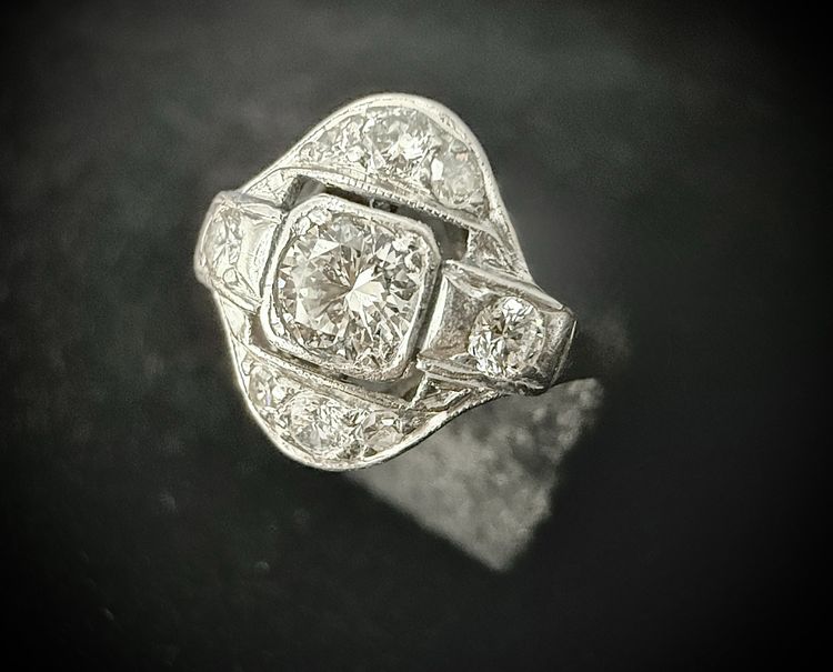 Bague Art Déco sertie de brillants