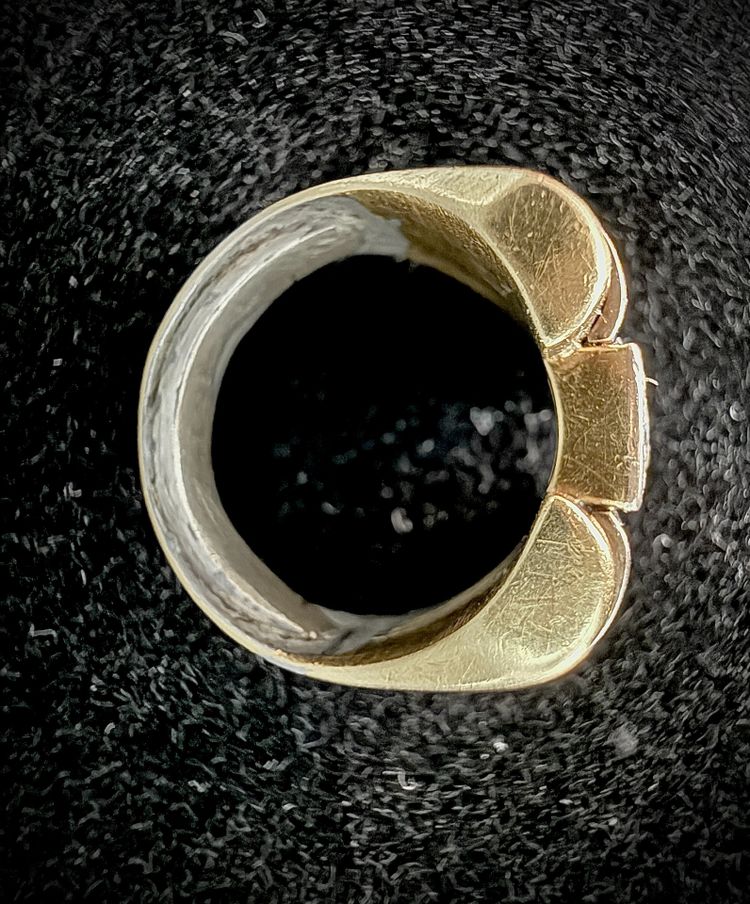 Anello Tank in oro giallo e diamanti