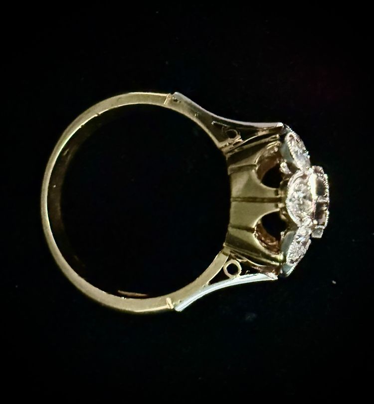 Bague en or sertie de brillants