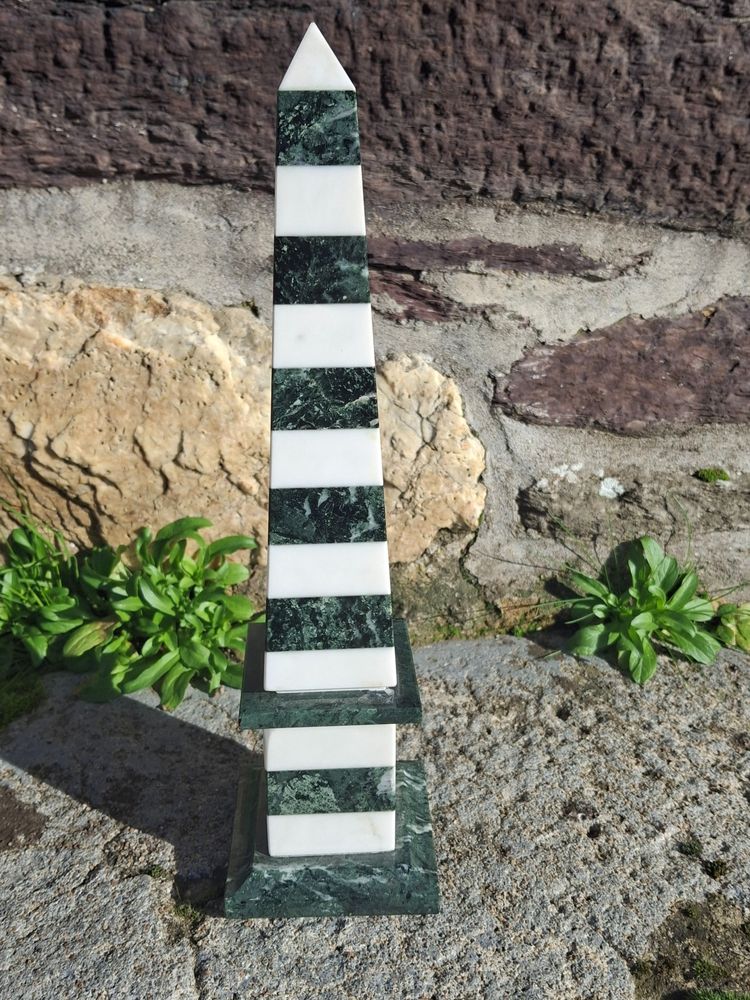 Obelisco in marmo