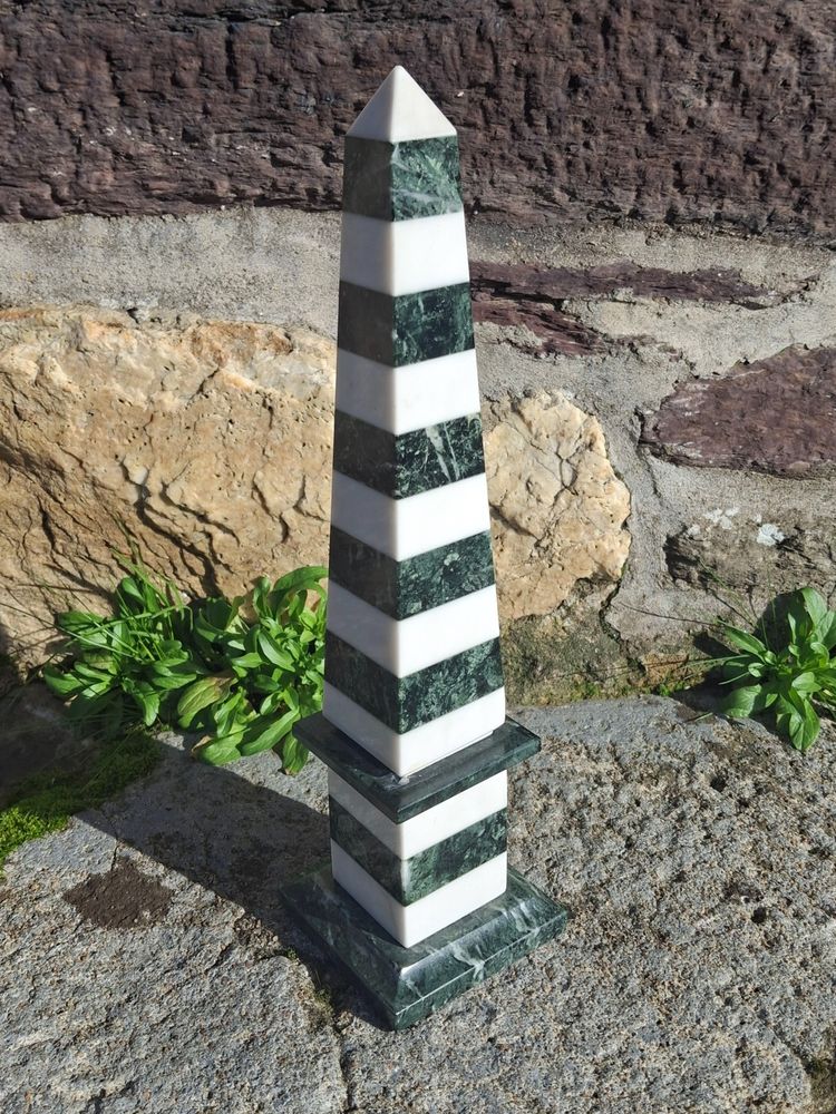 Obelisco in marmo