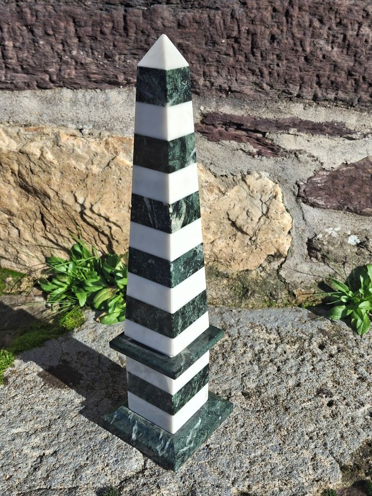 Obelisco in marmo