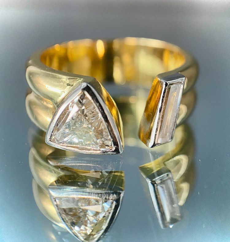 Bague or jaune sertie de deux diamants