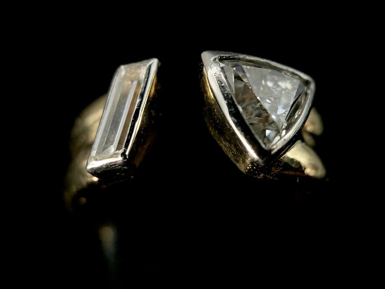 Bague or jaune sertie de deux diamants