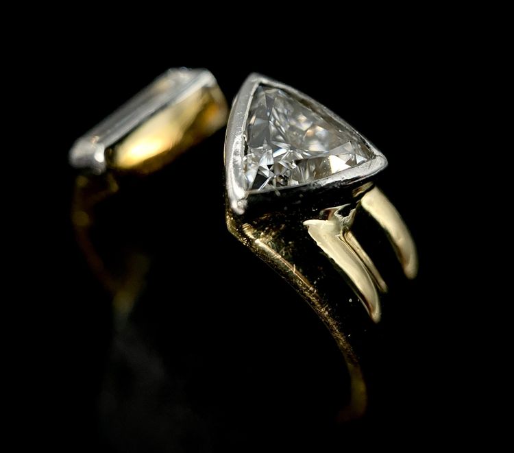 Bague or jaune sertie de deux diamants