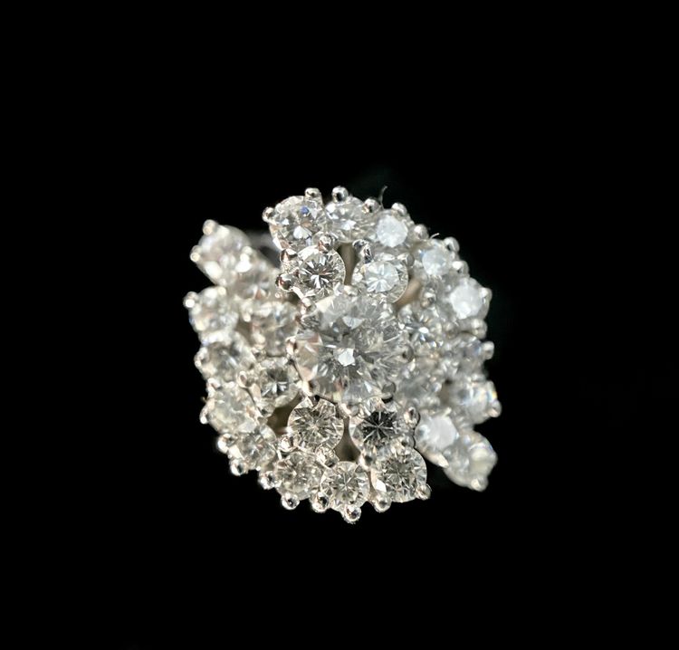 Bague or blanc sertie de brillants