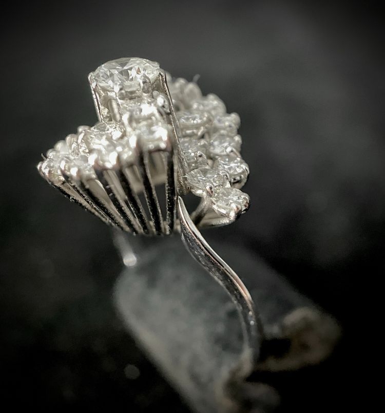 Bague or blanc sertie de brillants