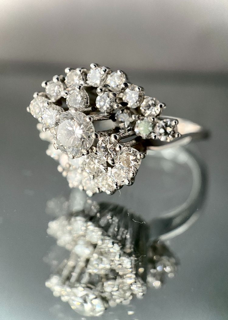 Bague or blanc sertie de brillants