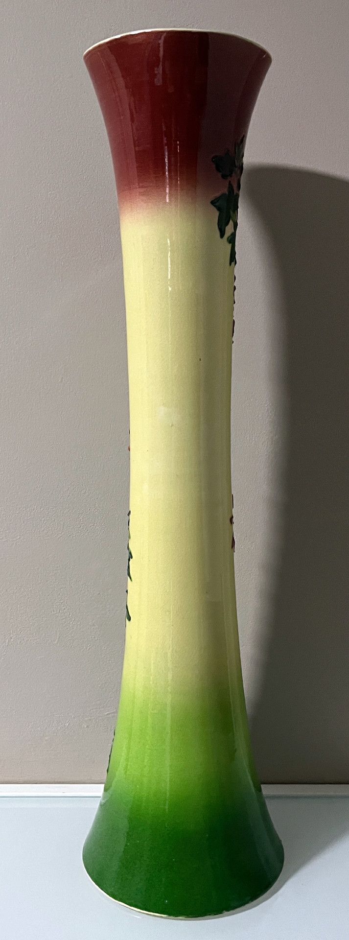 Vase Sarreguemines ( modèle 9848) motifs floraux 1830