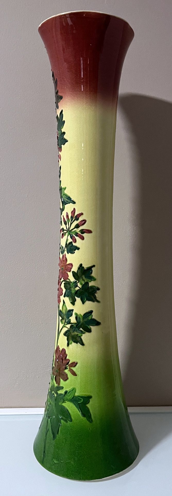 Vase Sarreguemines ( modèle 9848) motifs floraux 1830