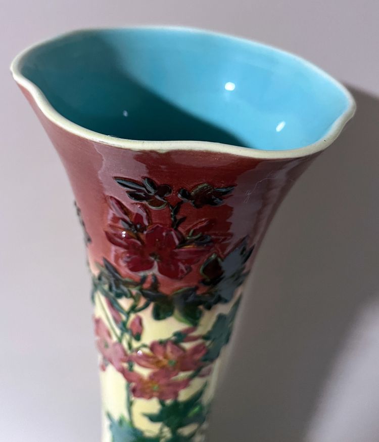 Vase Sarreguemines ( modèle 9848) motifs floraux 1830