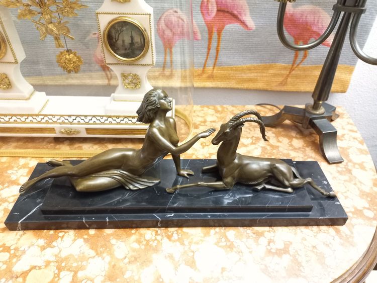 Donna con antilope dopo il bronzo di Fayral Pierre le Faguays