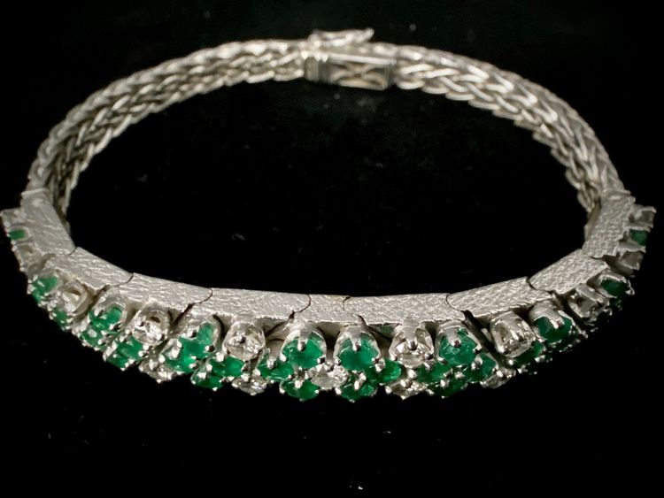 White gold bracelet with emeralds and diamonds