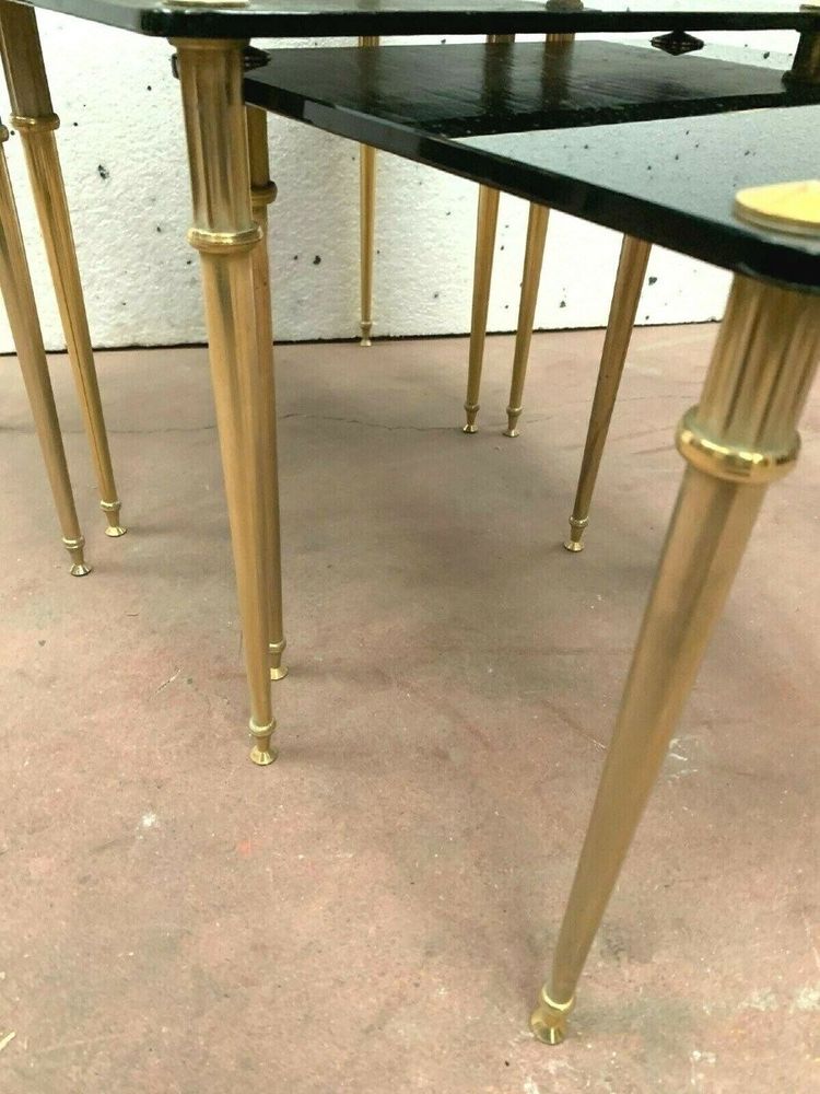 Tavolini impilabili in ottone e vetro nero, XX secolo